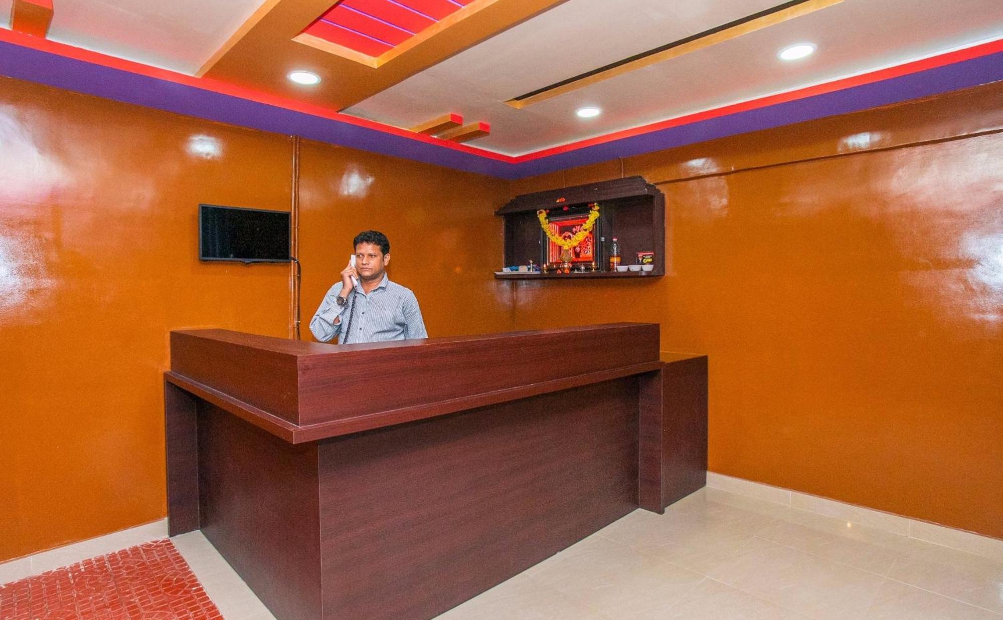 Flagship Sri Hari Premium Comforts Near Sandhya Digital 4K Theatre Bangalore Exterior foto