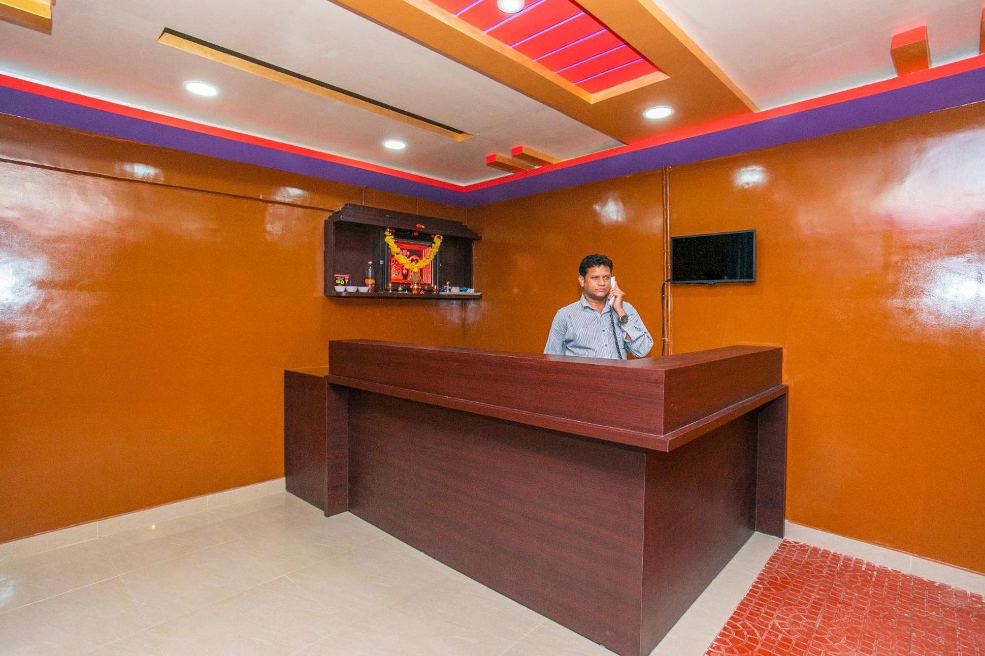 Flagship Sri Hari Premium Comforts Near Sandhya Digital 4K Theatre Bangalore Exterior foto